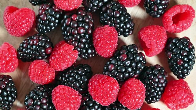 Fresh berries rotating, top view, 4K