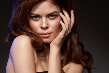 Naklejka premium pretty woman attractive look bare shoulders charm cropped view