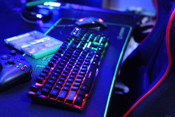 Illuminated led keyboard. Keyboard for the player. RGB colors. Podświetlana klawiatura led. Klawiatura dla gracza. Kolory RGB. - obrazy, fototapety, plakaty