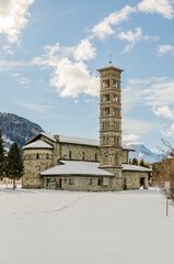 Fototapeta premium St. Moritz, St. Moritzersee, Kirche, Winterwanderweg, Wintersport, Oberengadin, Engadin, Alpen, Graubünden, Winter, Schweiz
