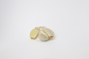 Gavel and cloves of unpeeled garlic on a white background.