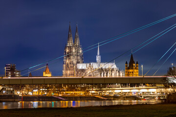 Fototapeta na wymiar Famous Cologne Cathedral illuminated against dark winter sky