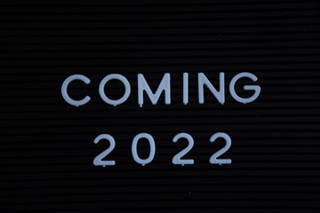 Obraz premium Coming 2022 for the new year letter board sign