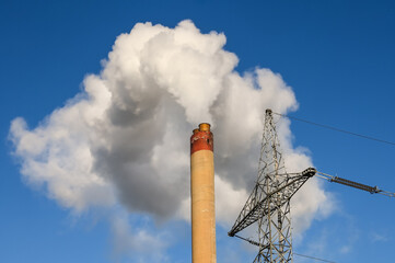 Environnement fumée pollution cheminée air carbone ozone industrie Brussels electricité electrique ligne - obrazy, fototapety, plakaty