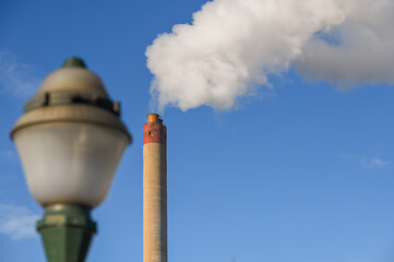 Environnement fumée pollution cheminée air carbone ozone industrie Brussels electricité electrique ligne - obrazy, fototapety, plakaty