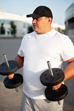 A man doing sports on the street