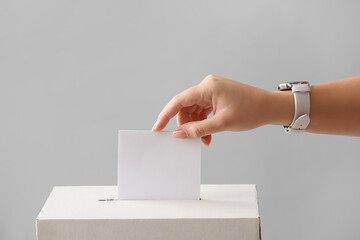 Voting woman near ballot box - obrazy, fototapety, plakaty