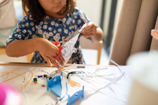 child cutting paper