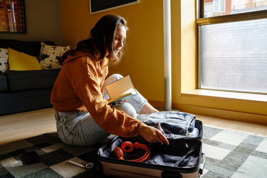 Travel suitcase packing