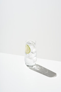 Gin and tonic with ice