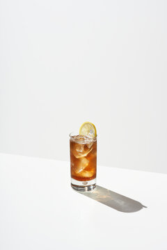 Alcoholic drink with ice and lemon