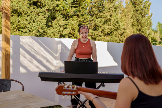 Girlfriends private concert