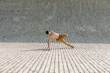 workout in minimal architecture