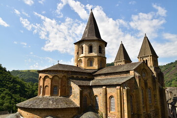 Fototapeta na wymiar フランス・南仏オクシタニーの巡礼の地、コンクの教会