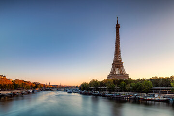Fototapeta na wymiar der Eiffelturm in Paris