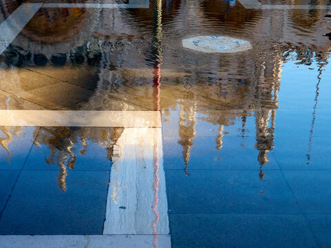 Flooding sea water bubbles up, drain in Venice square