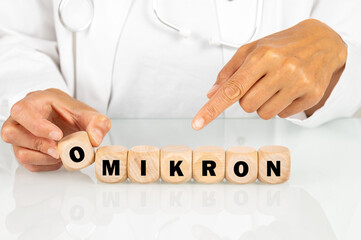 Ärztin mit dem Schlagwort OMIKRON für die neue Virus Variante