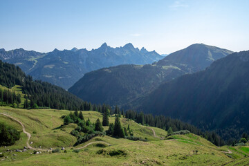 Fototapeta na wymiar Blick in die Berge (Alpen, Österreich, Tirol)
