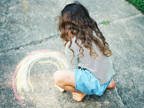 Child drawing a rainbow