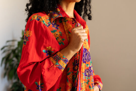 Model with jazzy vintage clothes