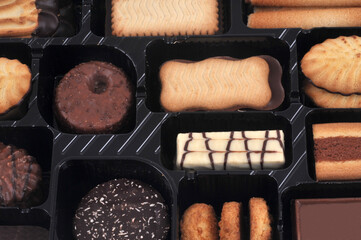 Assortiment de biscuits dans son emballage plastique en gros plan