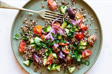 Tomato salad with quinoa and lentil