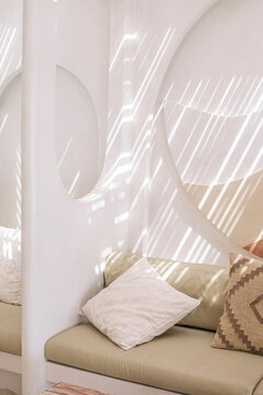 Beautiful light in lounge setting 