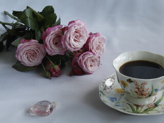 Obraz na płótnie Canvas розы розовый чай чашка лепестки белый