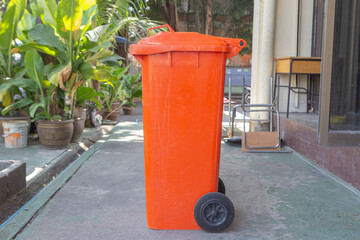 Fototapeta na wymiar garbage can, dustbin, rubbish-bin, Trashcan in park