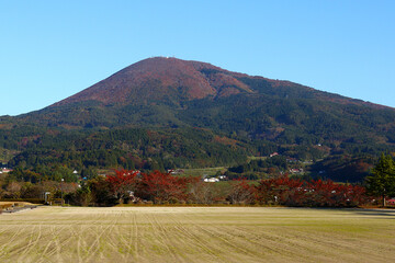 日本の山の秋の風景。　日本岩手県一関市にある室根山。