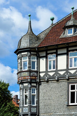 Fototapeta na wymiar Schieferfachwerkhaus am Marktplatz in Goslar