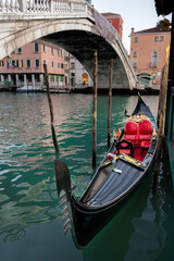 Fototapeta na wymiar romantic gondola in venice
