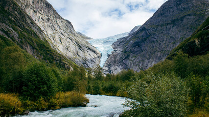 Fototapeta na wymiar Briksdalsbreen glacier