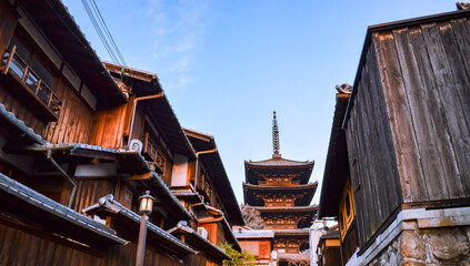 京都東山　八坂通から見た法観寺八坂の塔