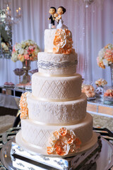 Obraz na płótnie Canvas Delicious and well decorated wedding cake.