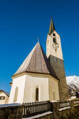 Guarda, Dorfkirche, Bergdorf, Engadin, Unterengadin, Wanderweg, Via Engiadina, Alpen, Graubünden, Winter, Wintersport, Winterwanderweg, Schweiz