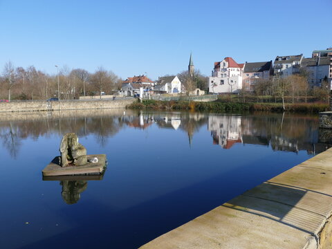 Castle pond of Bodelschwingh Castle in the Dortmund suburb of Aplerbeck, Dortmund, North Rhine-Westphalia, Germany Schlossteich von Haus Bodelschwingh im Dortmunder Vorort Aplerbeck