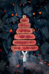 Küchenrückwand glas motiv New year tree made from pieces of chopped grilled beef © Тимур Конев