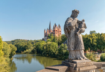 Obraz premium Limburg, Germany - a beautiful cathedral among the trees.