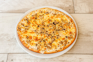 White crust pizza with mushrooms and mozzarella cheese