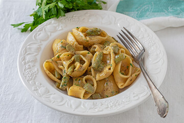 Conchiglioni pasta with asparagus in a plate.