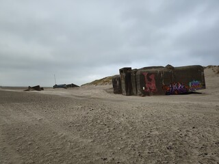 Bunker am Strand von Blavands Huk - obrazy, fototapety, plakaty