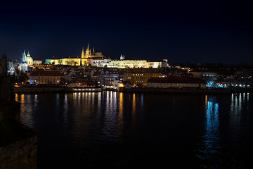 Fototapeta na wymiar Chateau de Prague la nuit