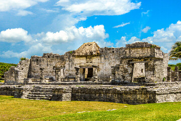 Fototapeta na wymiar ruin mayan,tulum ,ancient mexico
