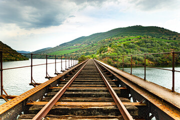 Fototapeta na wymiar caminho de ferro ponte