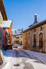 Guarda, Dorf, Engadiner Häuser, Unterengadin, Holzbrunnen, Wanderweg, Via Engiadina, Alpen, Graubünden, Winter, Wintersport, Winterwanderweg, Wintertourismus, Schweiz