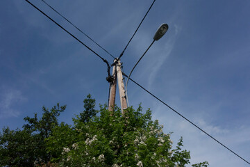 energy supply with a low voltage power line