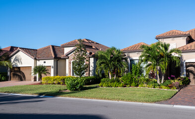 Fototapeta na wymiar New housing and condo units in a luxury golf community, South Florida