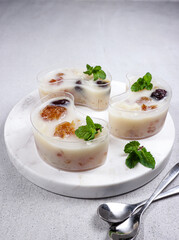 Puding Peach Gum or peach gum collagen dessert pudding is a Chinese traditional refreshment beverages. It is Contains Bird Nest, Red Dates, Snow Fungus, and peach gum.
