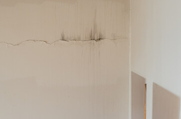 Crack and water leakage problem in  interior wall. Water leakage problems in buildings.